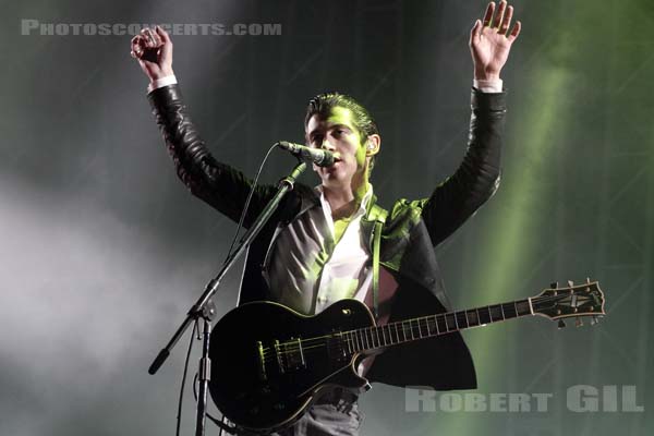 ARCTIC MONKEYS - 2014-08-22 - SAINT CLOUD - Domaine National - Grande Scene - 